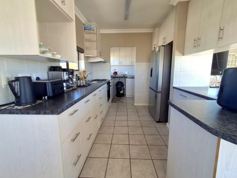 4 Bedroom Property for Sale in Britannia Bay Western Cape